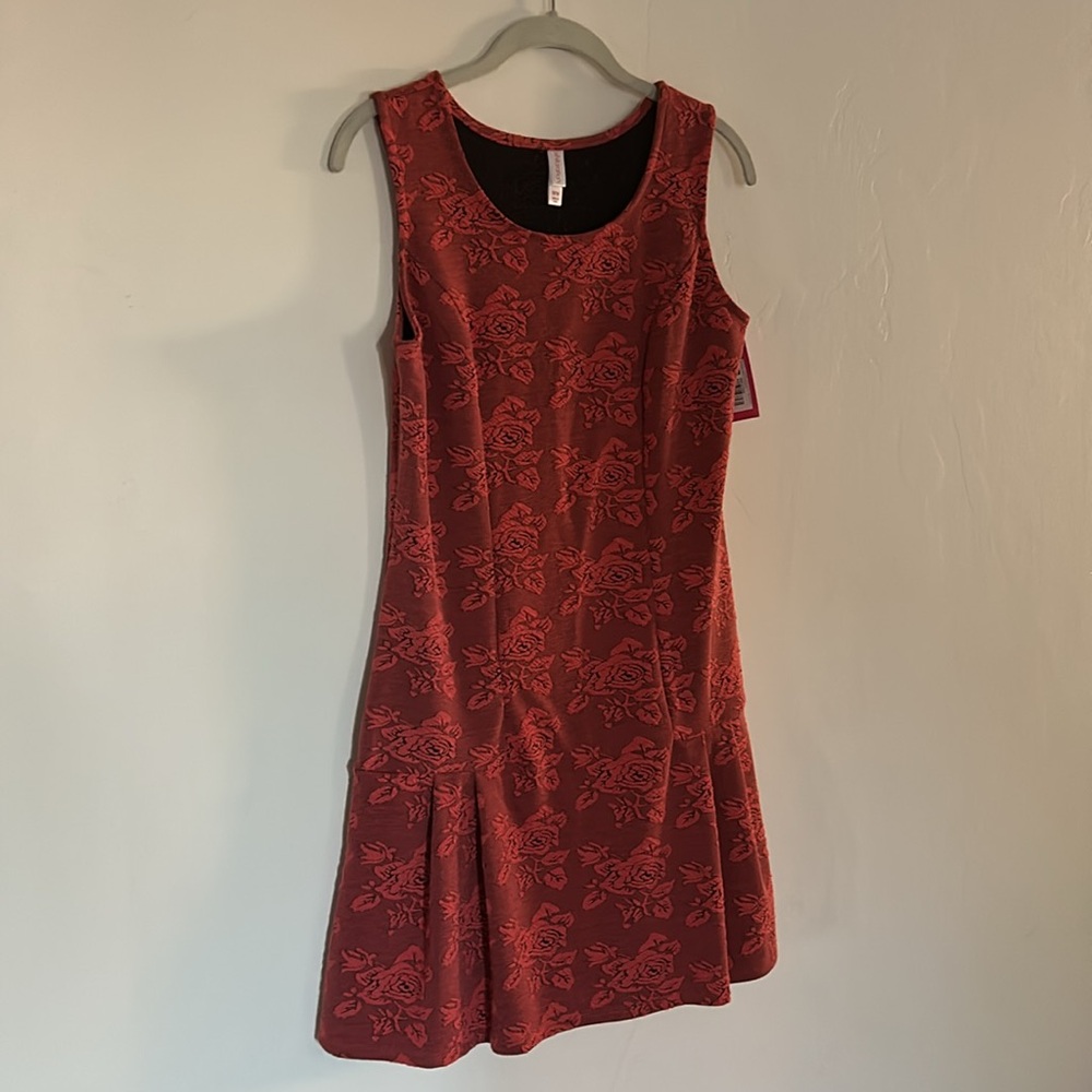 NWT xhilaration Sleeveless Floral Textured Dress